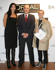Mariana Arias (Embajadora L´Oréal París), Julio Quiroga (Director General Producto Gran Público L´Oréal París) y Mariano Toledo, diseñador ganador