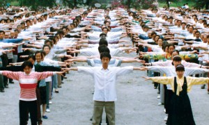Práctica matutina en Chengdu, China central. (1998)
